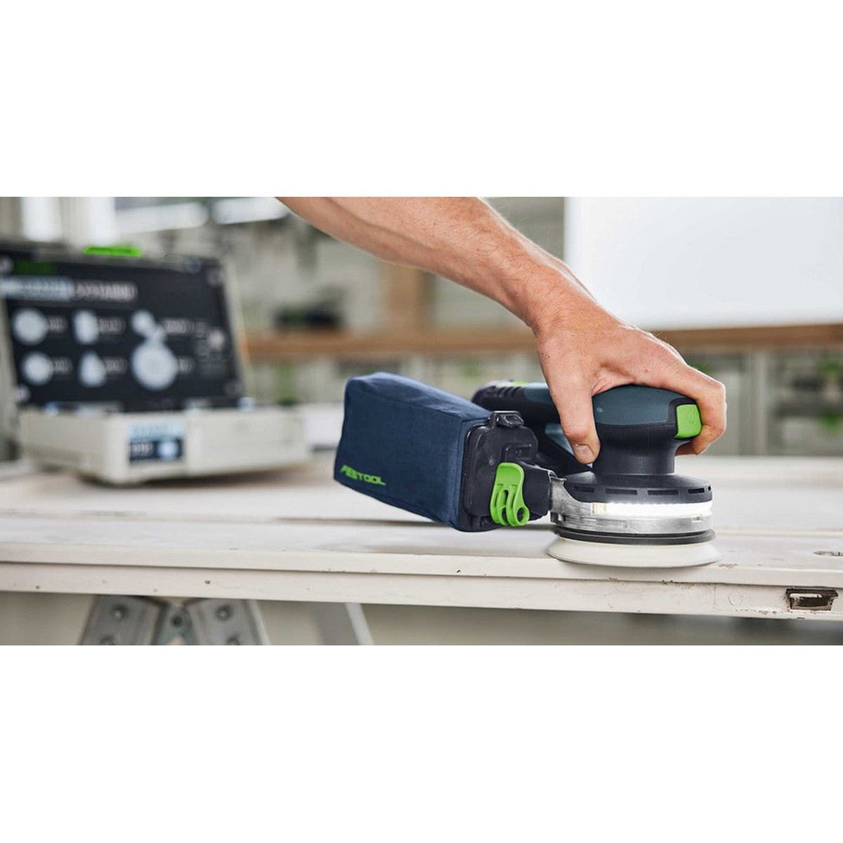 ETSC 2 cordless random orbital sander
