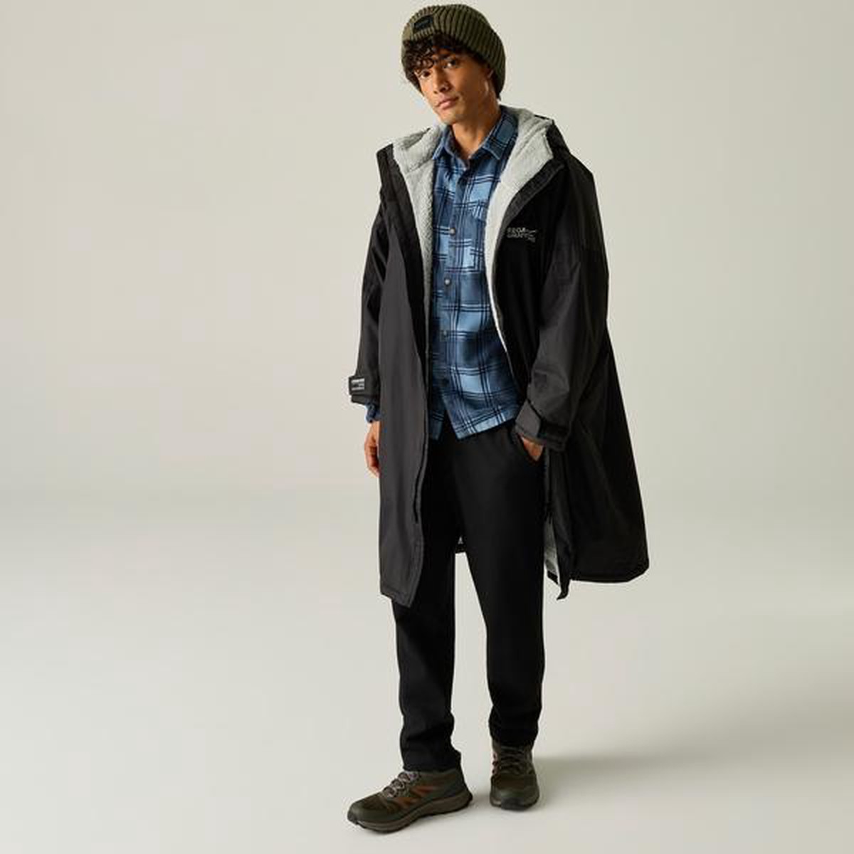 Regatta Adult Waterproof Changing Robe Black